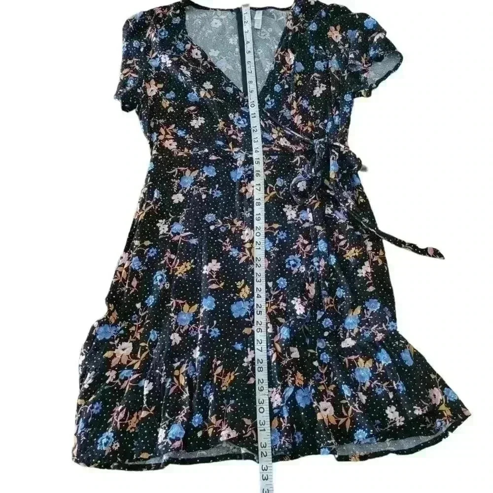 Xhilaration Floral faux wrap dress nwot Size Medium - Picture 3 of 6